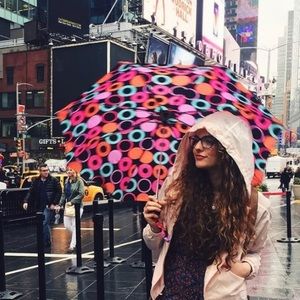 Meet your Posher, Caitlin